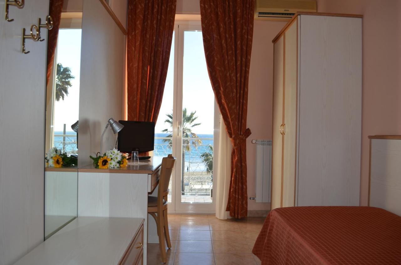 Hotel Moresco Marina dʼMarina dʼAndora Exterior foto