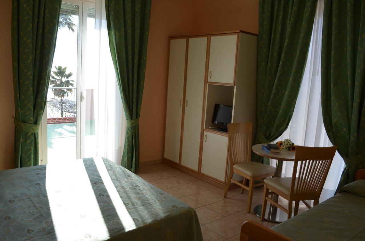 Hotel Moresco Marina dʼMarina dʼAndora Exterior foto